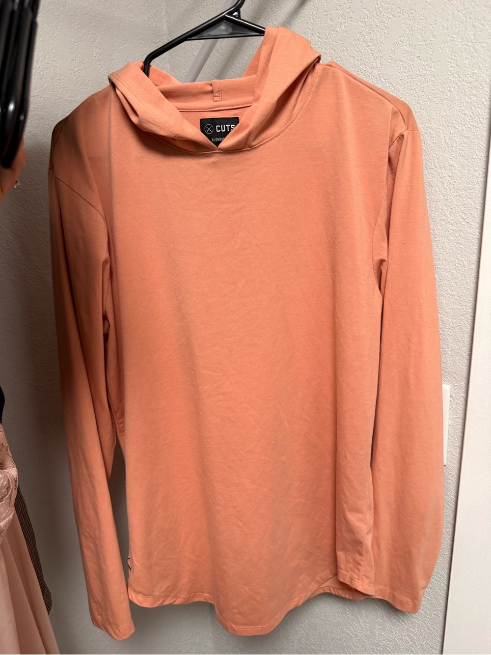 Cuts Clothing Men's Long Sleeve Hooded Shirt - Medium